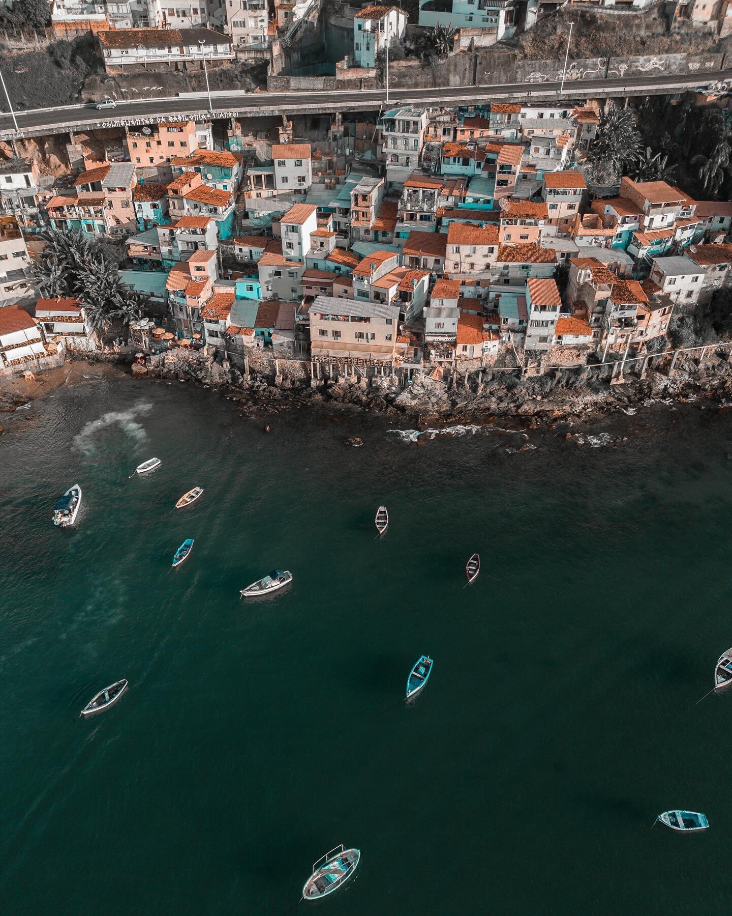 Favela, Salvador 🇧🇷
.
.
.
.
#boatsanddrones #dronephotography #hkphotographer #hongkong #aerialphotography #hkart #hongkongphotography #oceanlife #favela #favelabrazil #seaside #hongkonginsta #dronephotography #droneoftheday #dronepic #natgeoyoursh