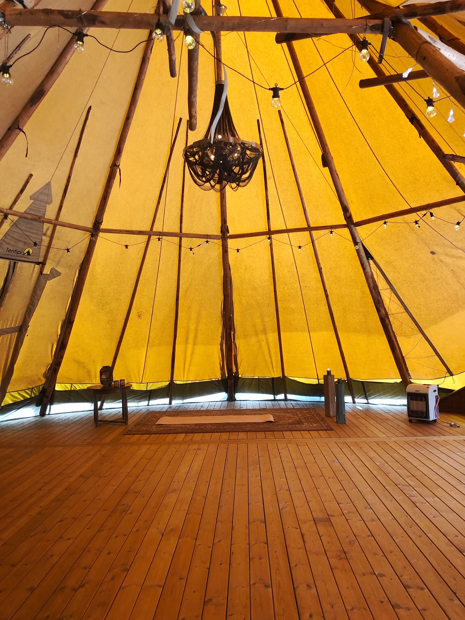 tipi inne.jpg