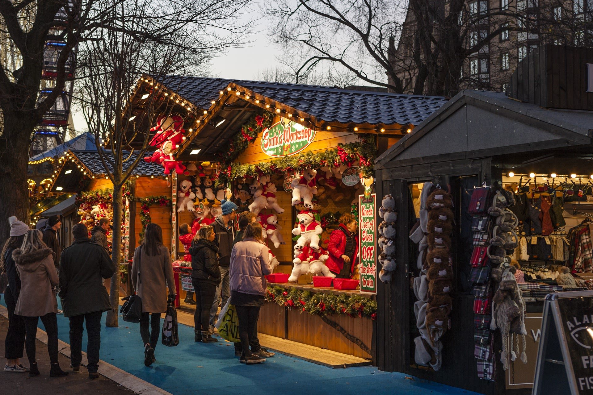 christmas-market-1864241_1920.jpg