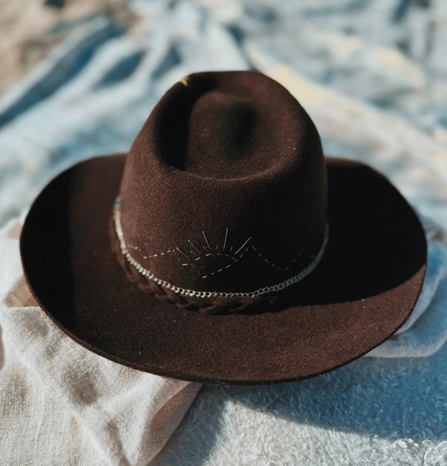 AFDCCC39-B249-47E0-8875-336D10083976