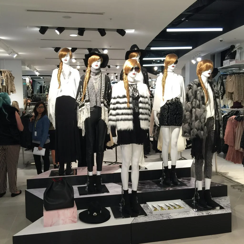 army-monochrome-mannequins-greet-you-you-can-buy-all-monochrome-things-wearing.jpg