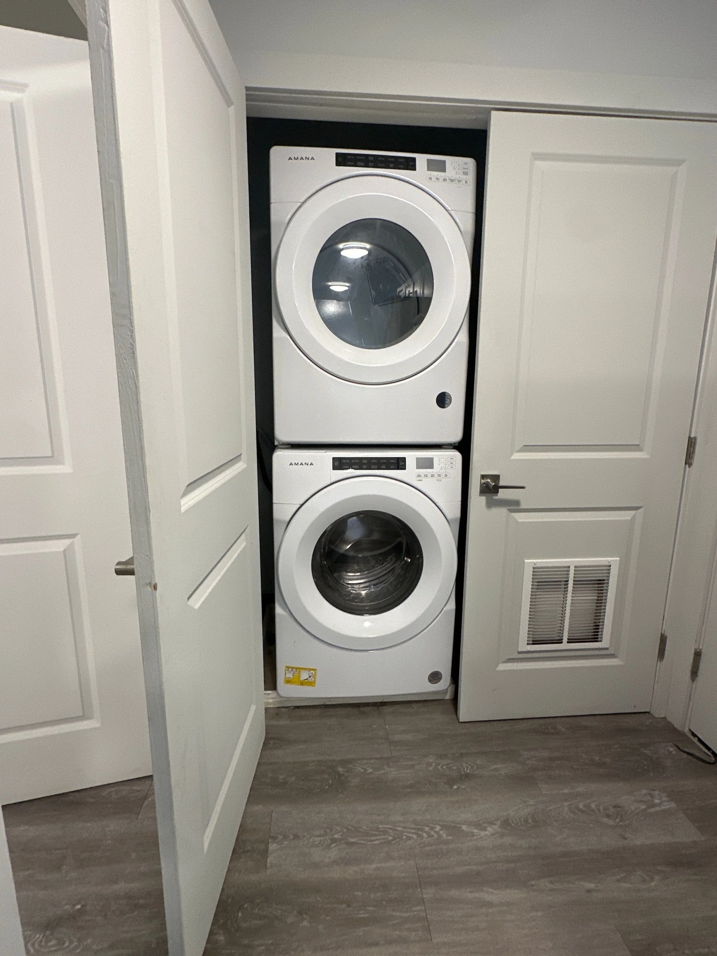 2 bed 2 bath 238 dryden  (3)(1).jpg