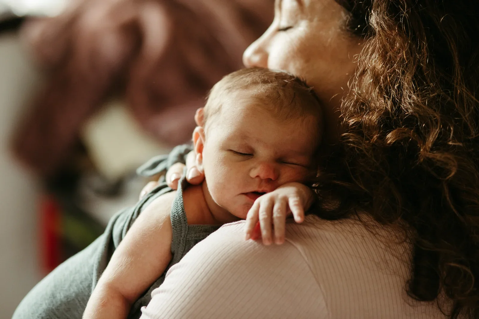 Portland doula holding a sleeping baby on her shoulder