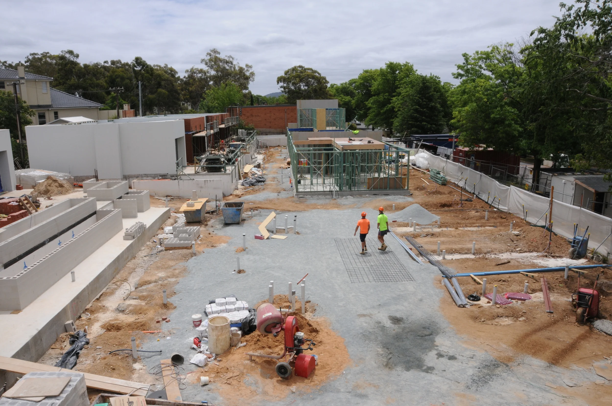 Overhaul view of the project: back units are being completed whilst double-storey front apartments are being erected.