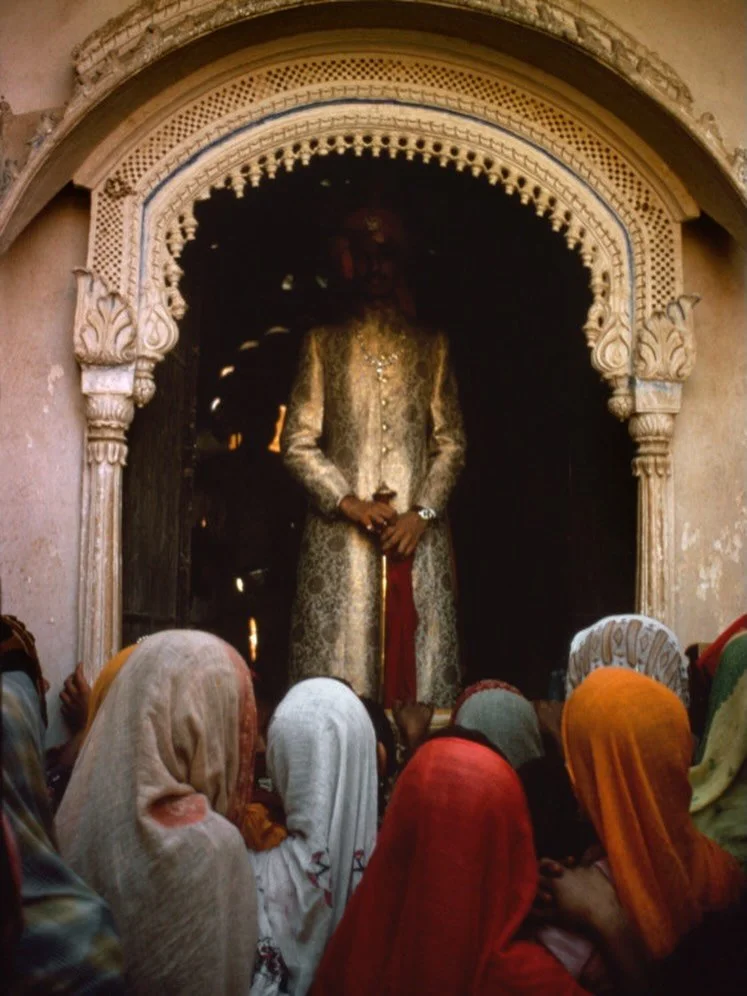 the maharaja of rajpipla and women of the palace. 

marilyn silverstone, jaisalmer, rajasthan, india, 1964.