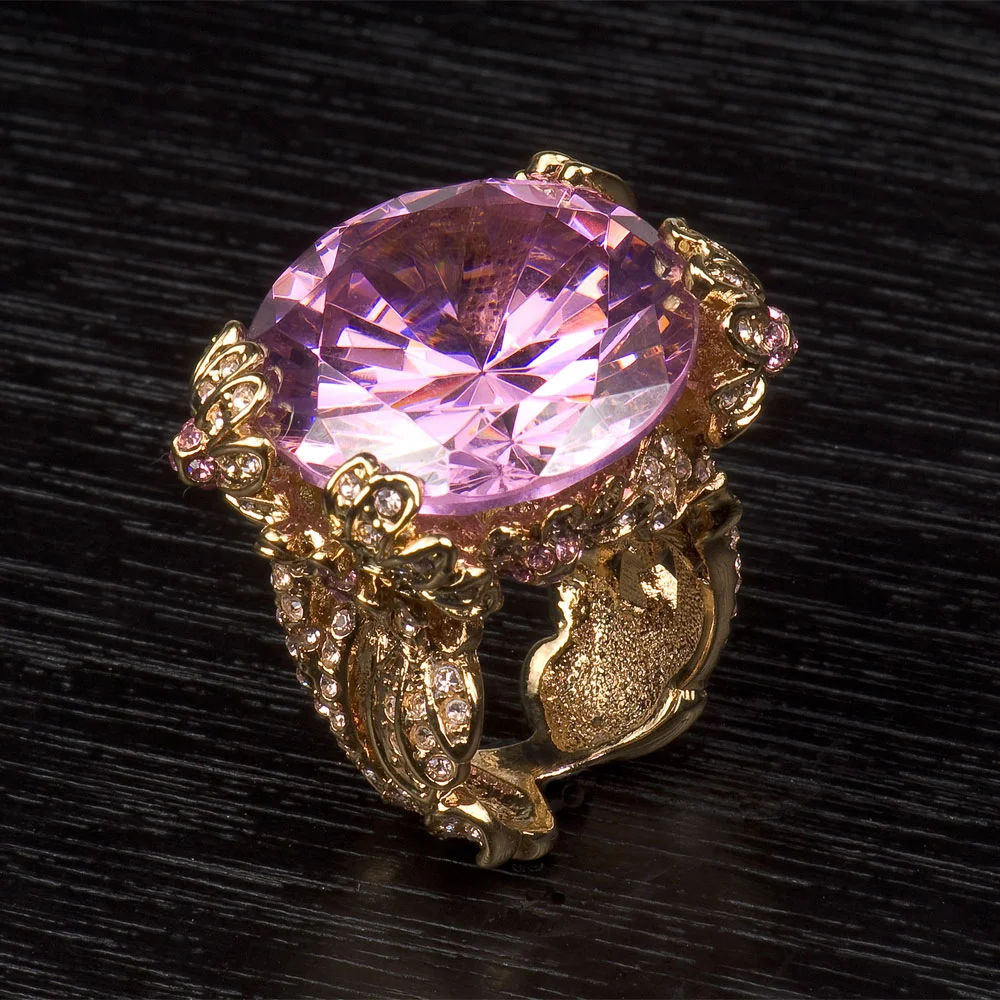 Dubai Ring Gold with Pink Saphire.jpg