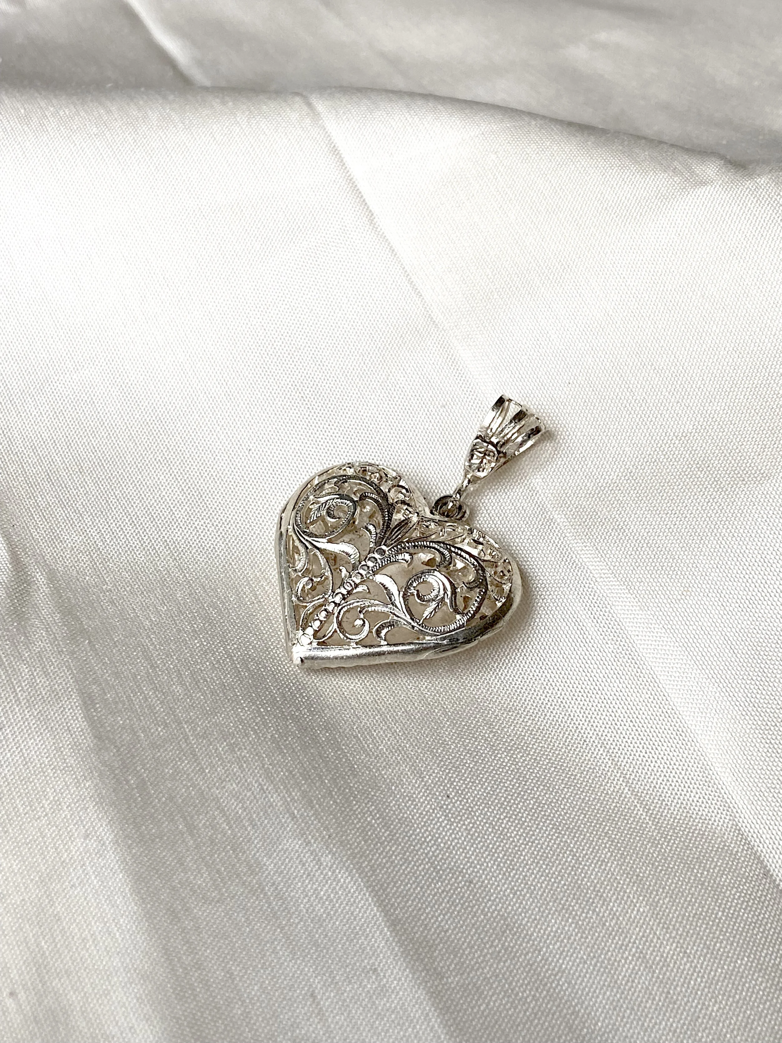 FiligreeHeartPendantback.jpeg