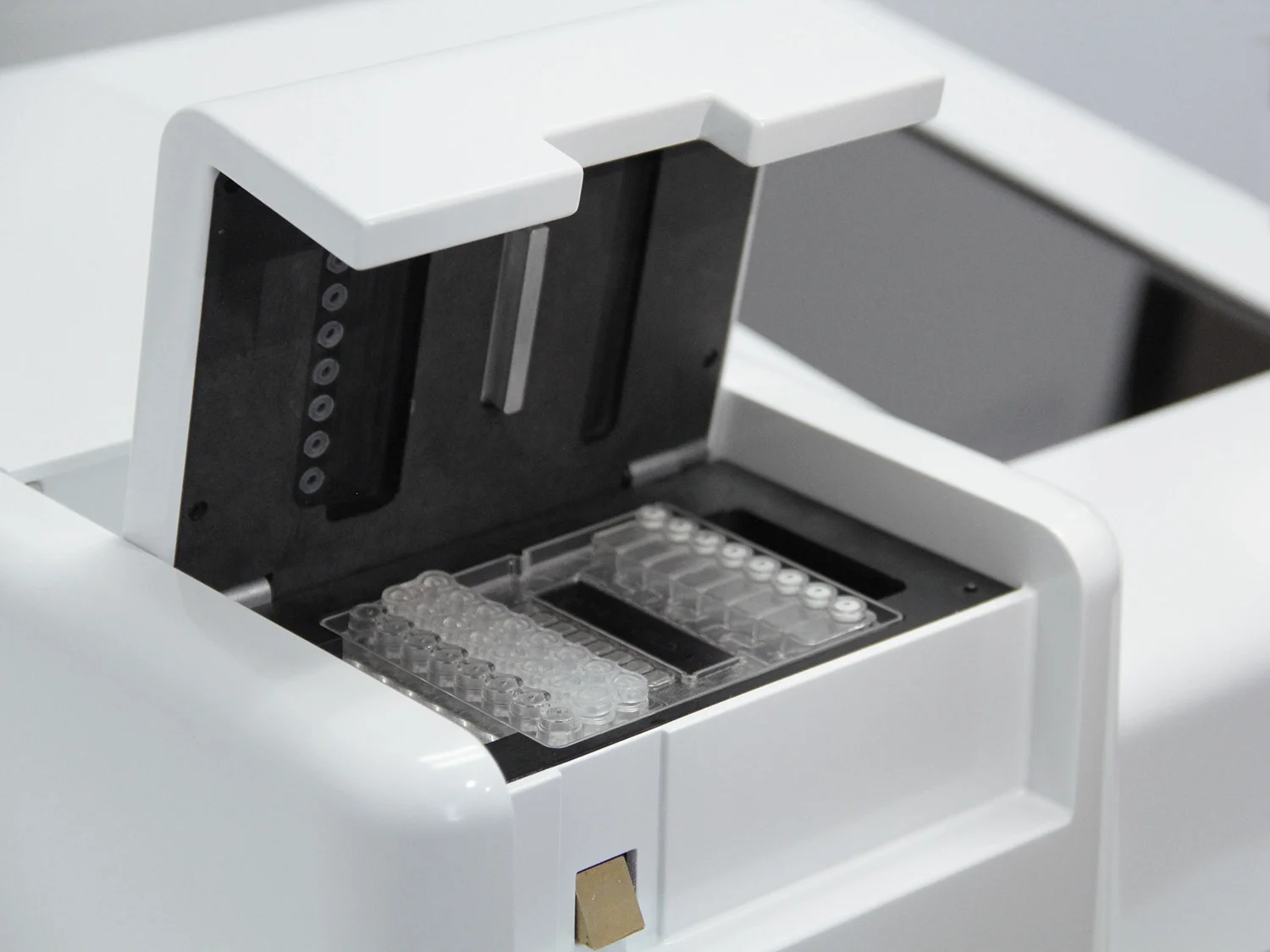 The nanoverita™ instrument. The closed chip is designed to deliver sample-to-answer workflow and accommodates safe disposal of biohazard materials.