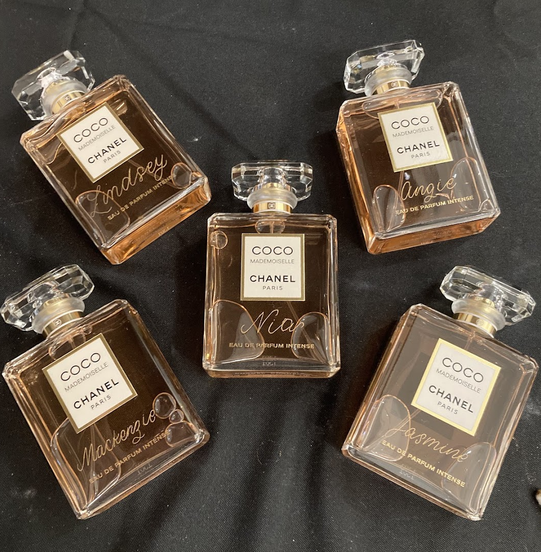 Why Hiring a Live Engraving Artist is the Perfect Gift-With-Purchase for Retailers