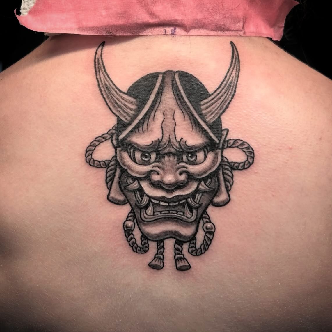 Walk-in Hannya mask by @ray_herrera_
Ray is available M-Th 11am-5pm
•
Walkins always welcome
Appointments for consultations available
www.superflytattoo.com
•
#tattoo #sandiego #sd #sandiegotattoo #sicktatz #walkinswelcome #gaslampsd #cu