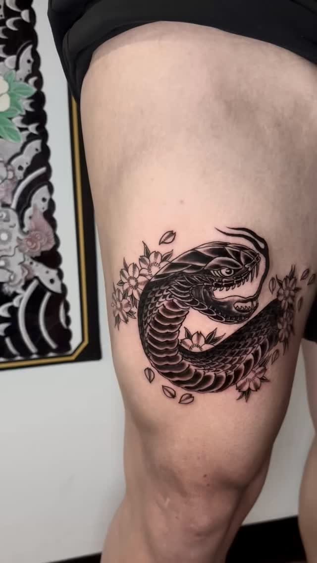 Snake and sakuras by @levis.ttts
•
Walkins or appointments Sam is always available! Thursday till Monday 5pm till 11pm
•
#sandiego #sandiegotattoo #sandiegotattooartist #gaslampsandiego #socal #superfly #superflytattoo