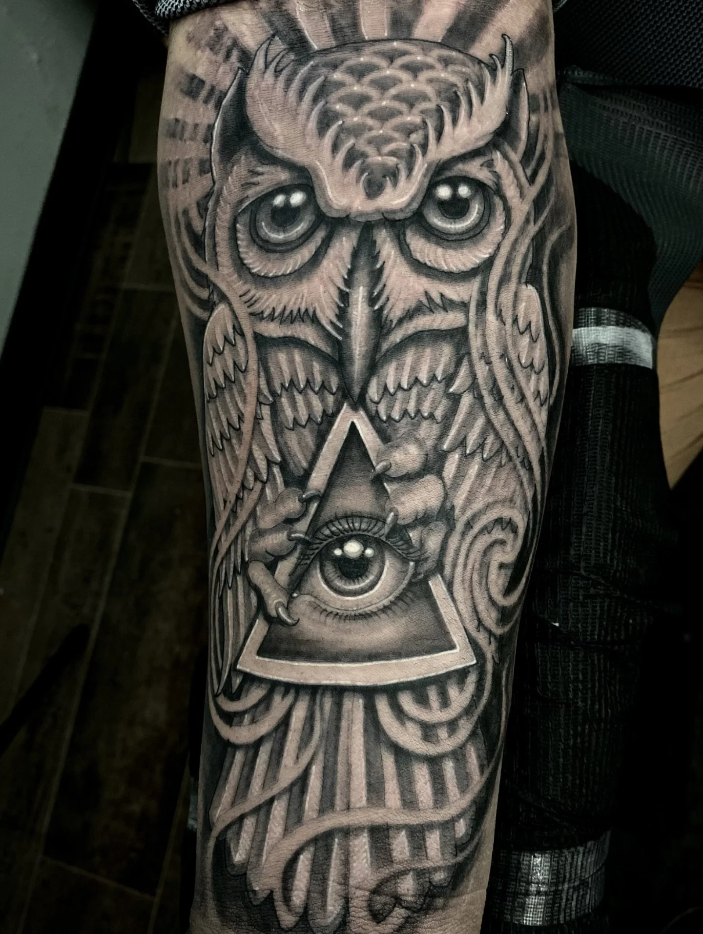 @ray_herrera_ is holding down weekday walk-ins. Stop by
Monday - Thursday
11am-4:30pm
•
Want something custom?
Book a consultation online by direct messaging Ray or
visit our website and
click the book now link
π www.superflytattoo.com π