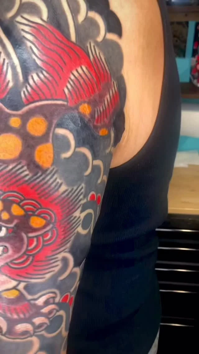 Karashishi 1/2 sleeve by Robert.
•
You may not know this but Robert
specializes in pretty much everything
but really shines in large scale Irezumi
and traditional styles of Mexica/Azteca designs.
•
Check his IG for updated pics of flash