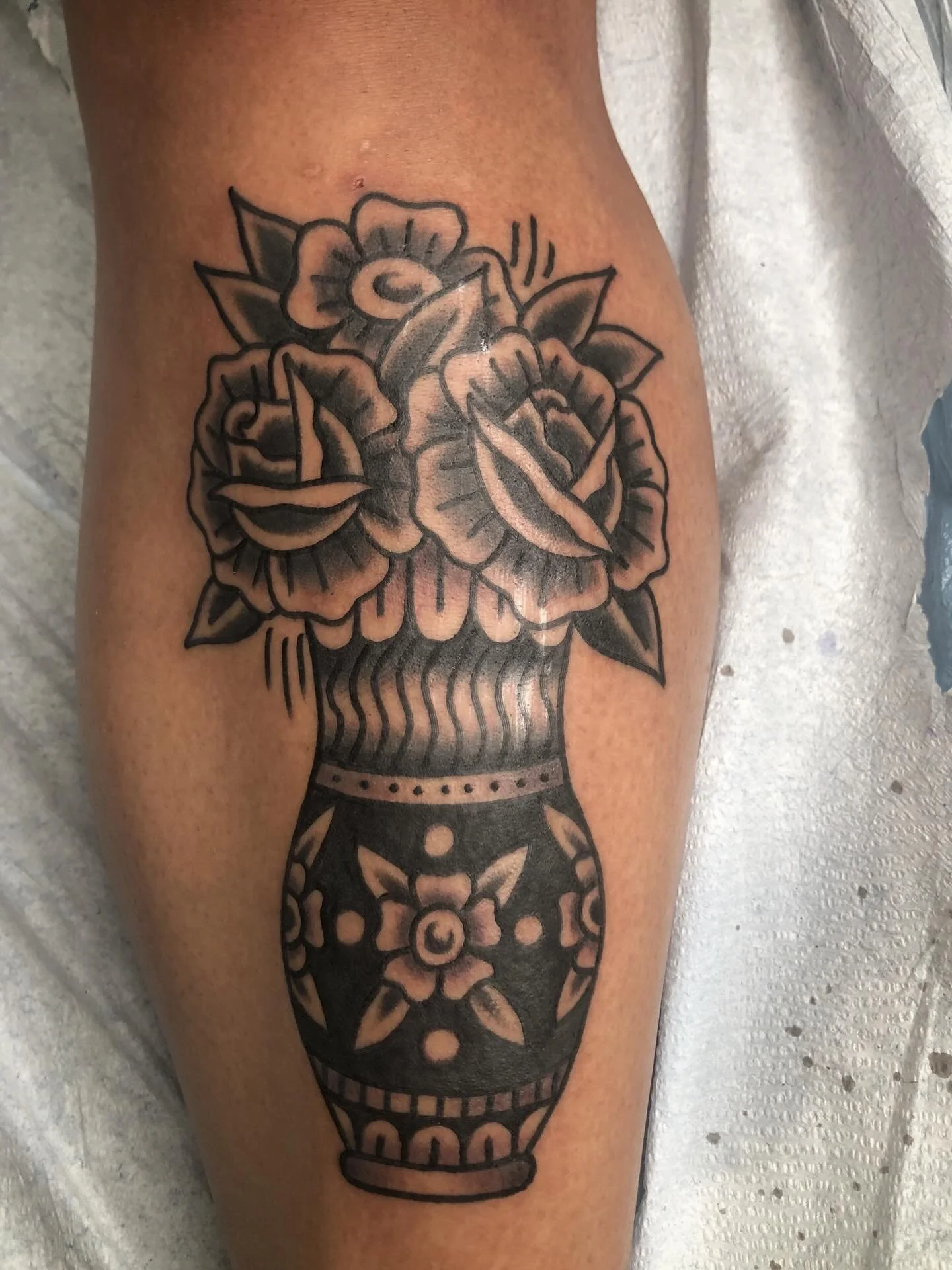 Classy bouquet by Robert Nava
&bull;
Wanna add something beautiful to your collection? 
Reach out to Robert directly
 or book a consultation online 
By visiting:
🌹 WWW.SUPERFLYTATTOO.COM 🌹
&bull;
#tattoo #sandiegotattoo #gaslampsd #superflytattoo #