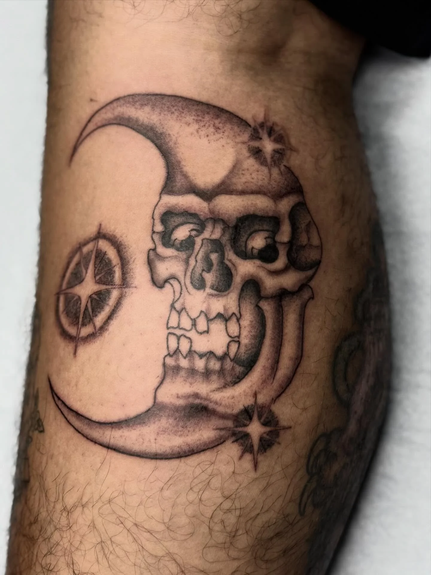 Tat-magic by @j.espino_ 
Walk-ins always welcome!
&bull;
Tuesdays/Wednesdays 4pm-9pm
Friday-Sunday 11am-6pm
&bull;
#tattoo #sandiegotattoo #sd #gaslampsd #customtattoo