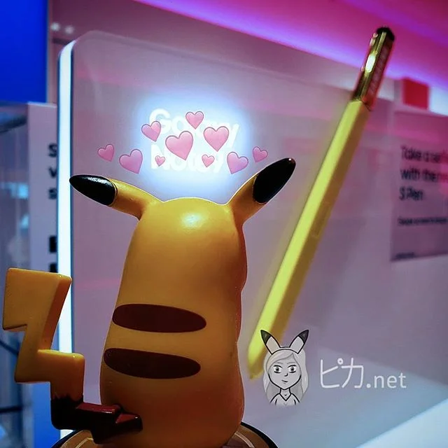 😍😍😍 Pika and I found out the new Samsung Galaxy Note9 came out and played with it for a bit!!! Its SO COOLIO!!!! IT COMES WITH A YELLOW PEN!!!! IM SOLD!!!
.
#pikadotnet #pika #pikachu #tmobile #note9 #samsung #omgomgomg #yellowspen #amiibo #pokemo