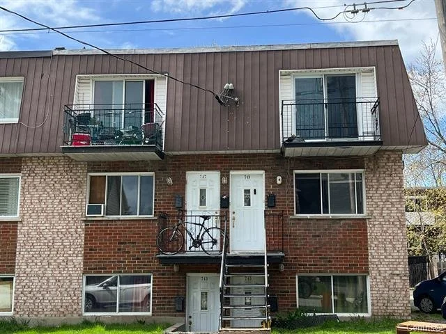 743-749, rue Desmarchais (Le Vieux-Longueuil) J4J 2Y7