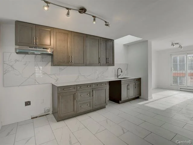 5724-5726, rue Hochelaga (Mercier/Hochelaga-Maisonneuve) H1N 1W3