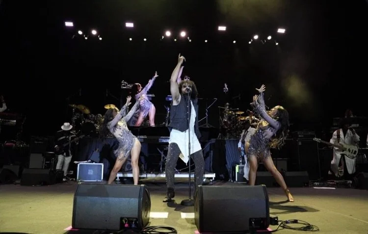 I feel so blessed to have has had the opportunity to perform our old @prince dance numbers with my sister @nandymcclean at the Armory Friday 5th 2026 in Minneapolis last weekend with such amazing musicians and artists. 💜🎶💃🏽

@mackenziesmind @them