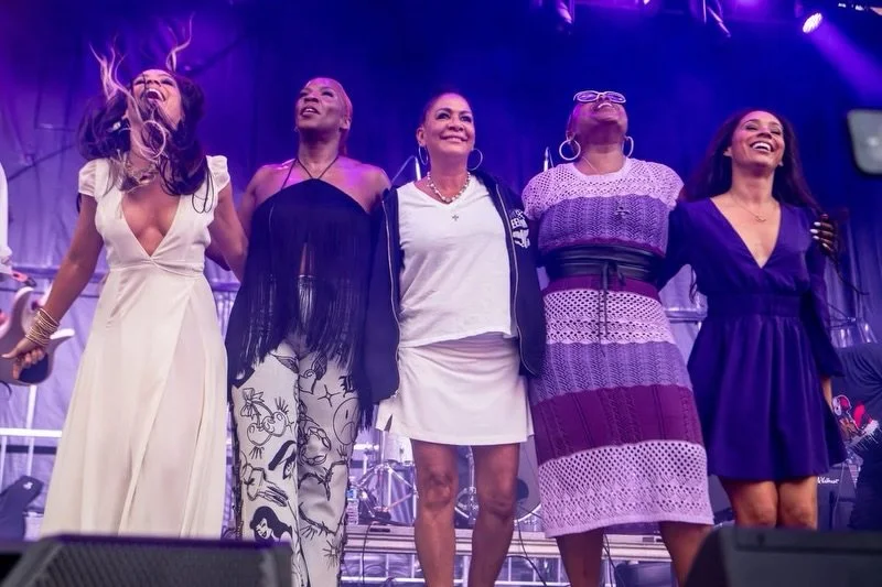 We hit the @prince sing a long block party show with our Purple fam downtown Minneapolis, MN! 💜🌆💜

@sheilae jumped up and smashed the drums! @livwarfield and @therealshelbyj rocked the mic and @nandymcclean and I rocked the stage! 

So much fun!! 