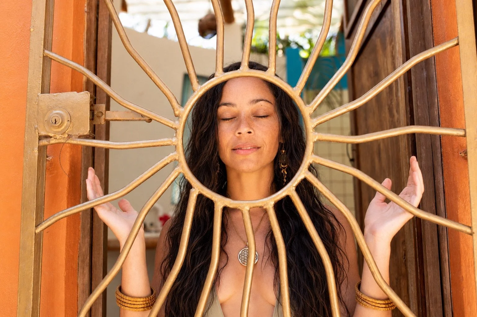 We are all waking up at a rapid state&hellip;. 

We are in a time of mass awakening&hellip;👁️

The more we allow ourselves  to feel the pain&hellip; 😣

The more we heal&hellip; 🙏🏽

Have courage my brothers and sisters, to go deep&hellip;

And unc