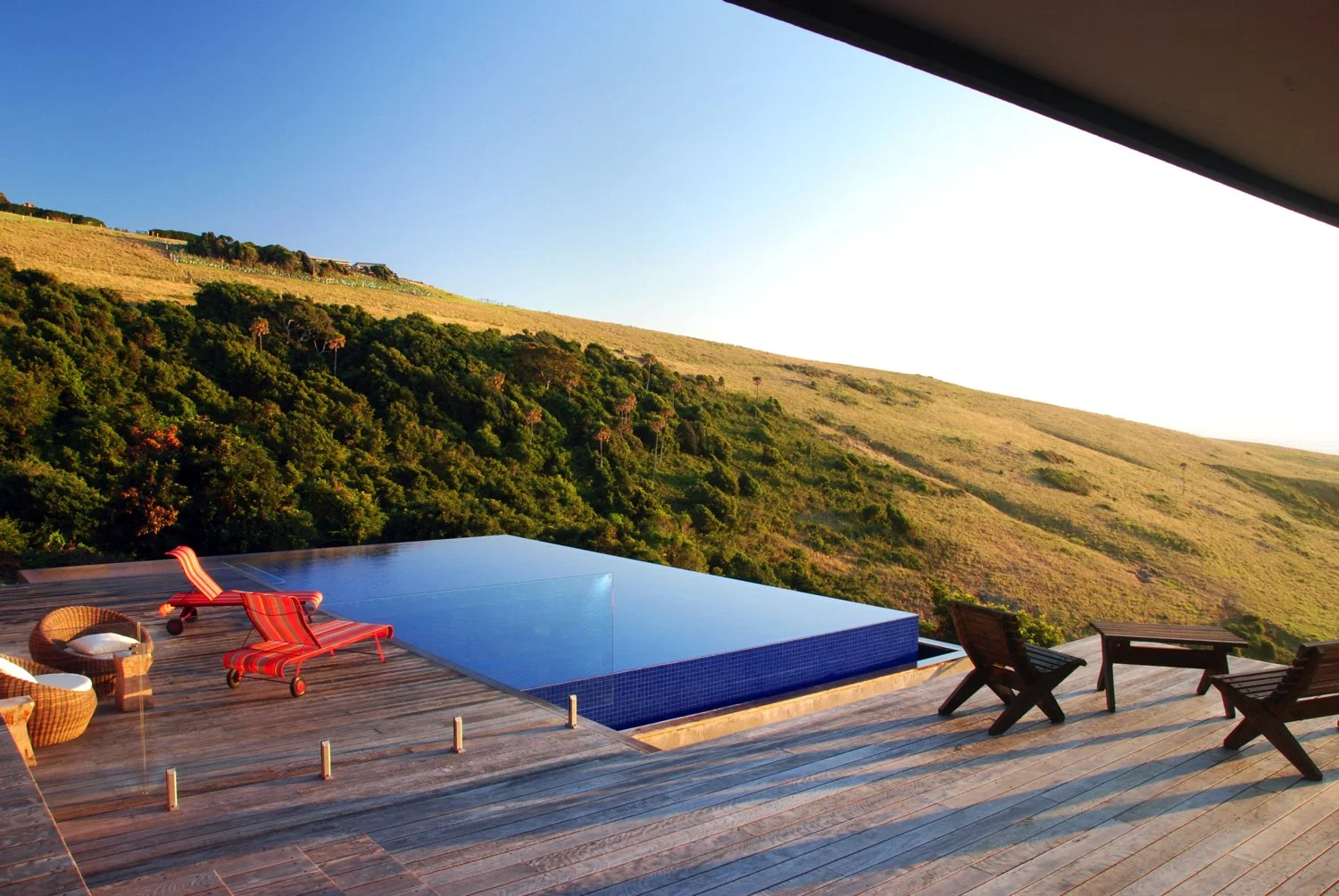 Signature Infinity Pool