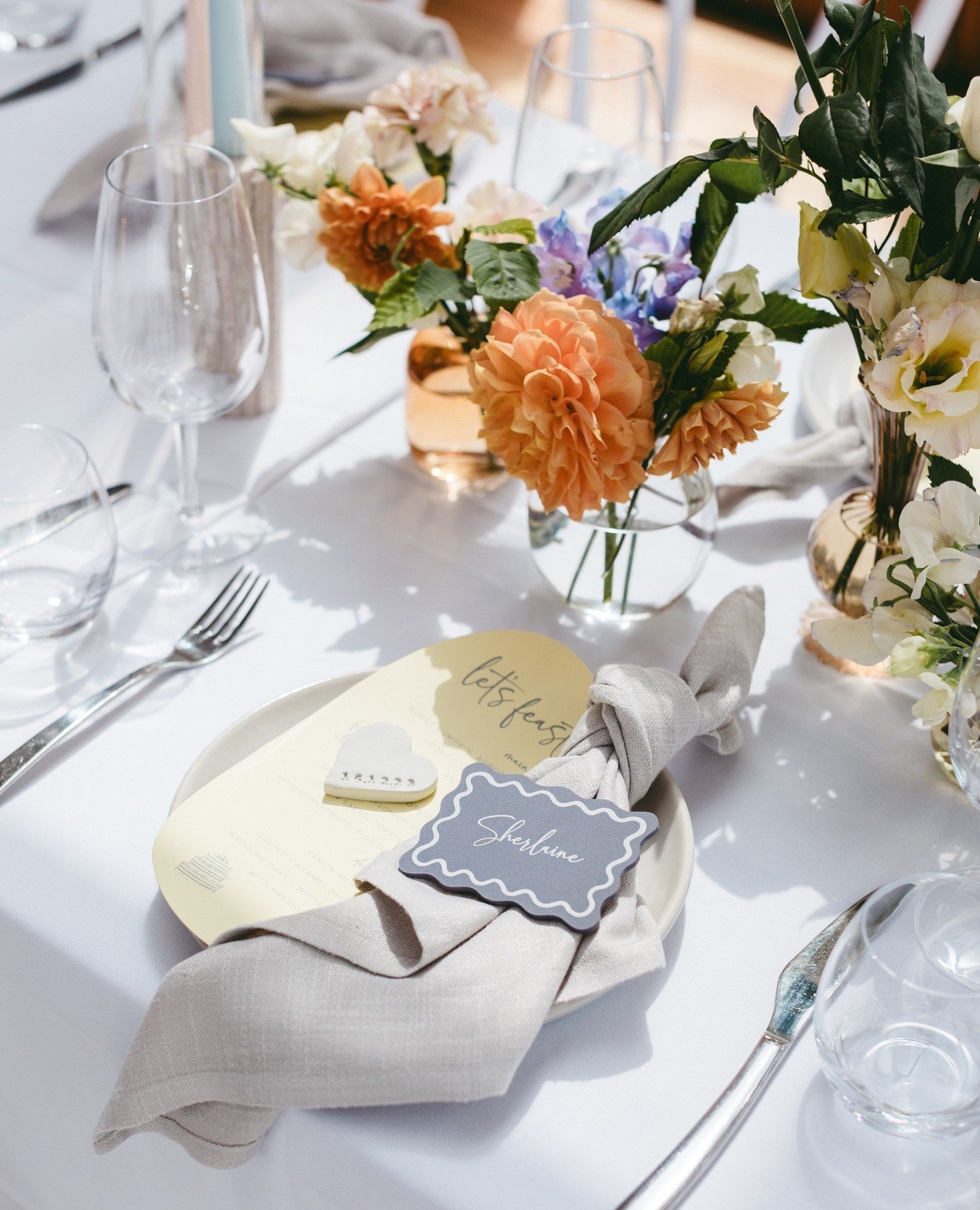The finer details 🤍⁠
⁠
📸 @megreadphotography⁠
🌸 @florette_weddings