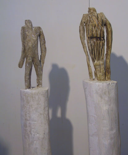 Uomini, Holz patiniert, 170x25x30cm, 2004