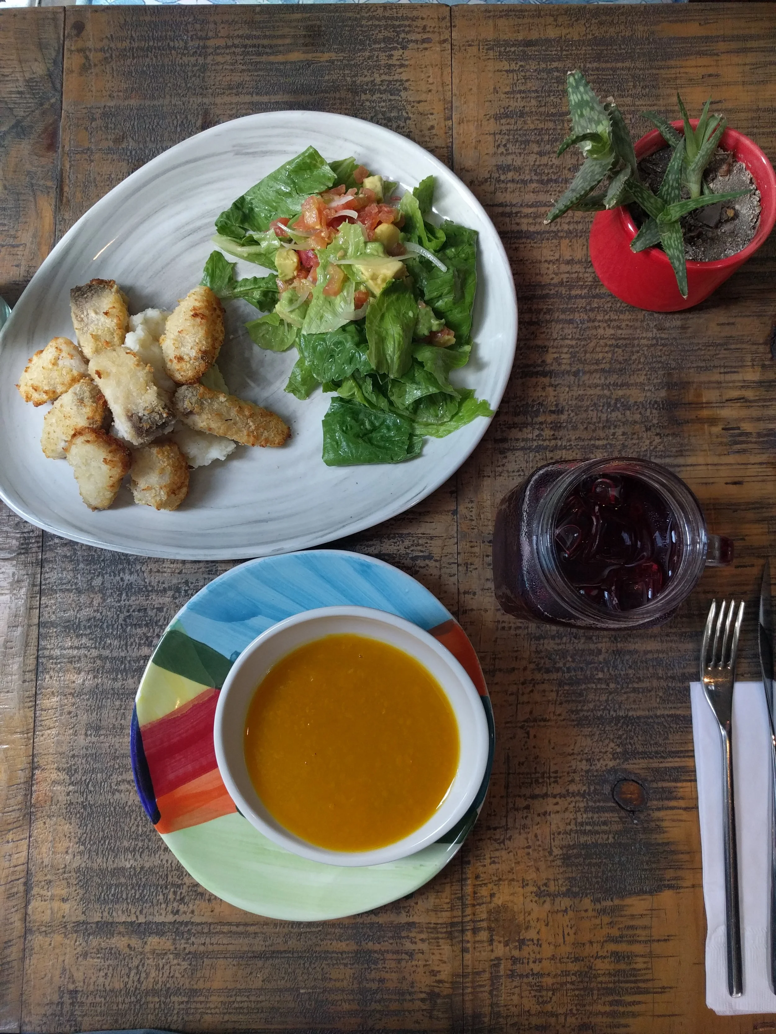 A "menu-del-dia" with fish at Shanti Cocina Vital 