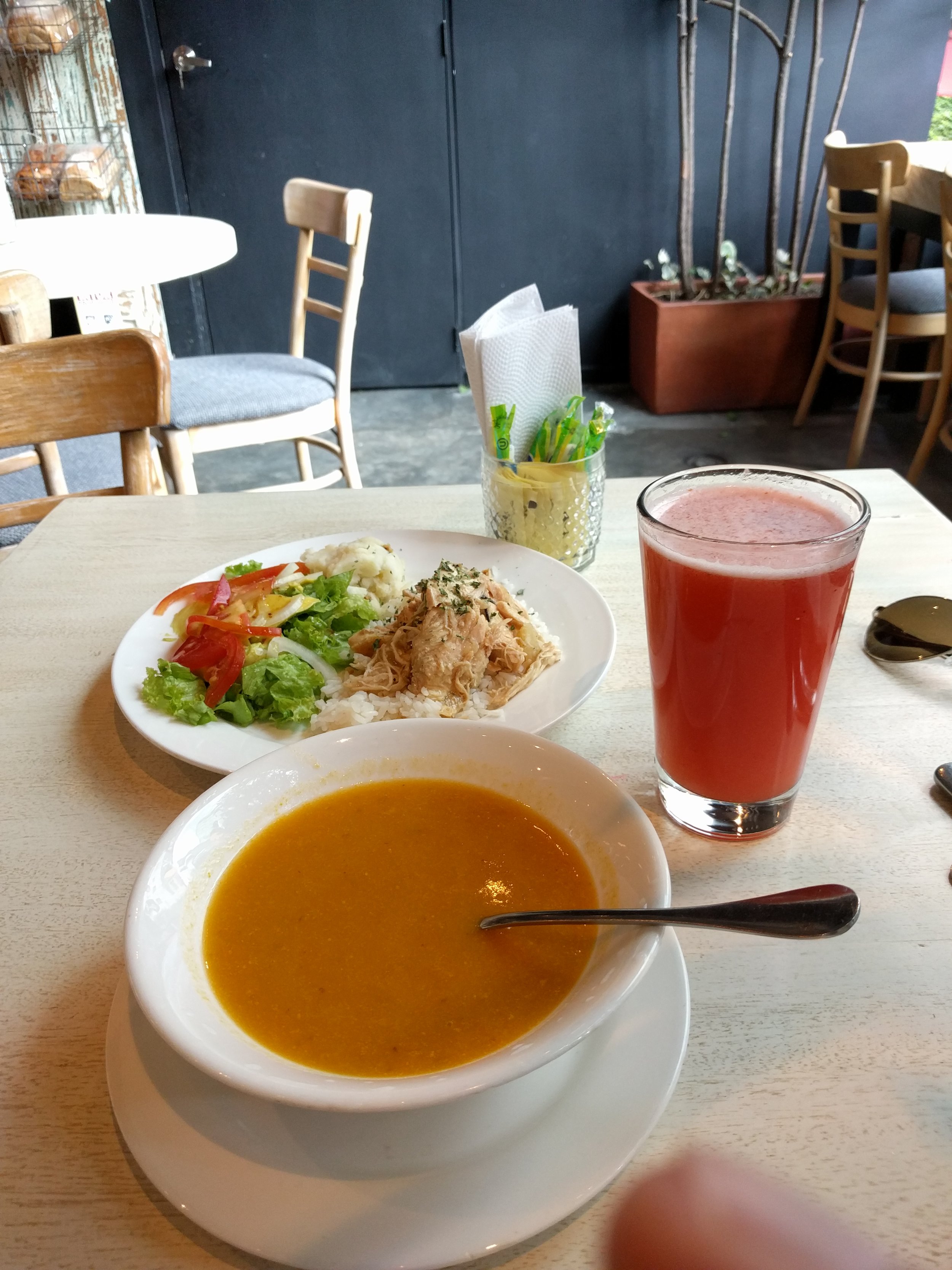 A "menu-del-dia" at Alma Cafe at Centro Comercial La Strada