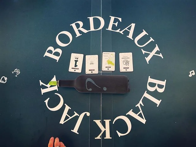 BORDEAUX BLACK JACK 🤔 A very clever idea from the &Eacute;cole du vin de Bordeaux. Bringing blind Tasting to the general public in a fun and educational way. By asking questions and then giving them multiple choice answers in the form of playing car