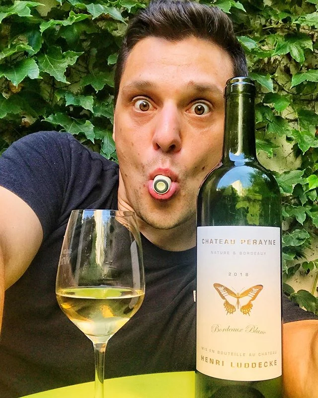 What to do when it&rsquo;s 41&deg;C 🥵 Drink Bordeaux Blanc &amp; suck on a synthetic cork 😉 To be honest I&rsquo;m not convinced that using plastic AdreaSeal corks whilst calling yourself &lsquo;Nature and Bordeaux&rsquo; necessarily fits together.