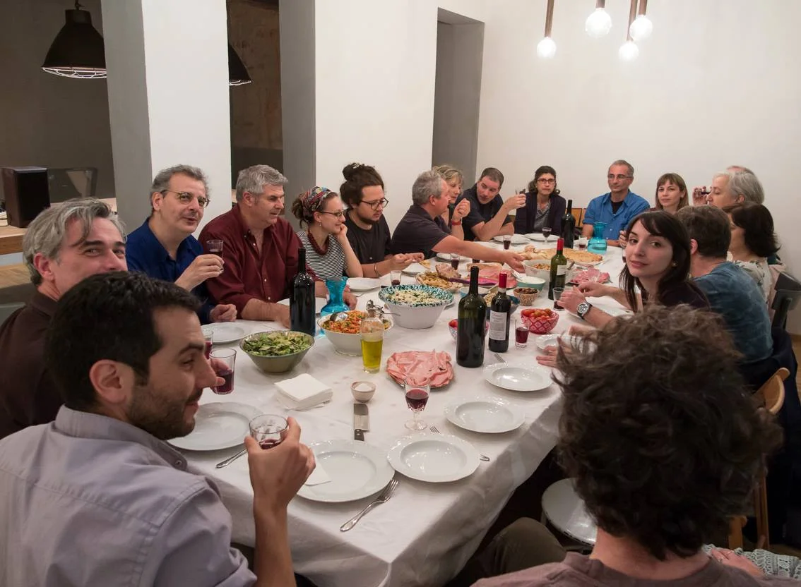 Ultimo giorno - La cena finale, ospiti di Brunella Baldi da Cartavetra, con tutti gli autori e lo staff della galleria Pietro, Luna e Rosita.