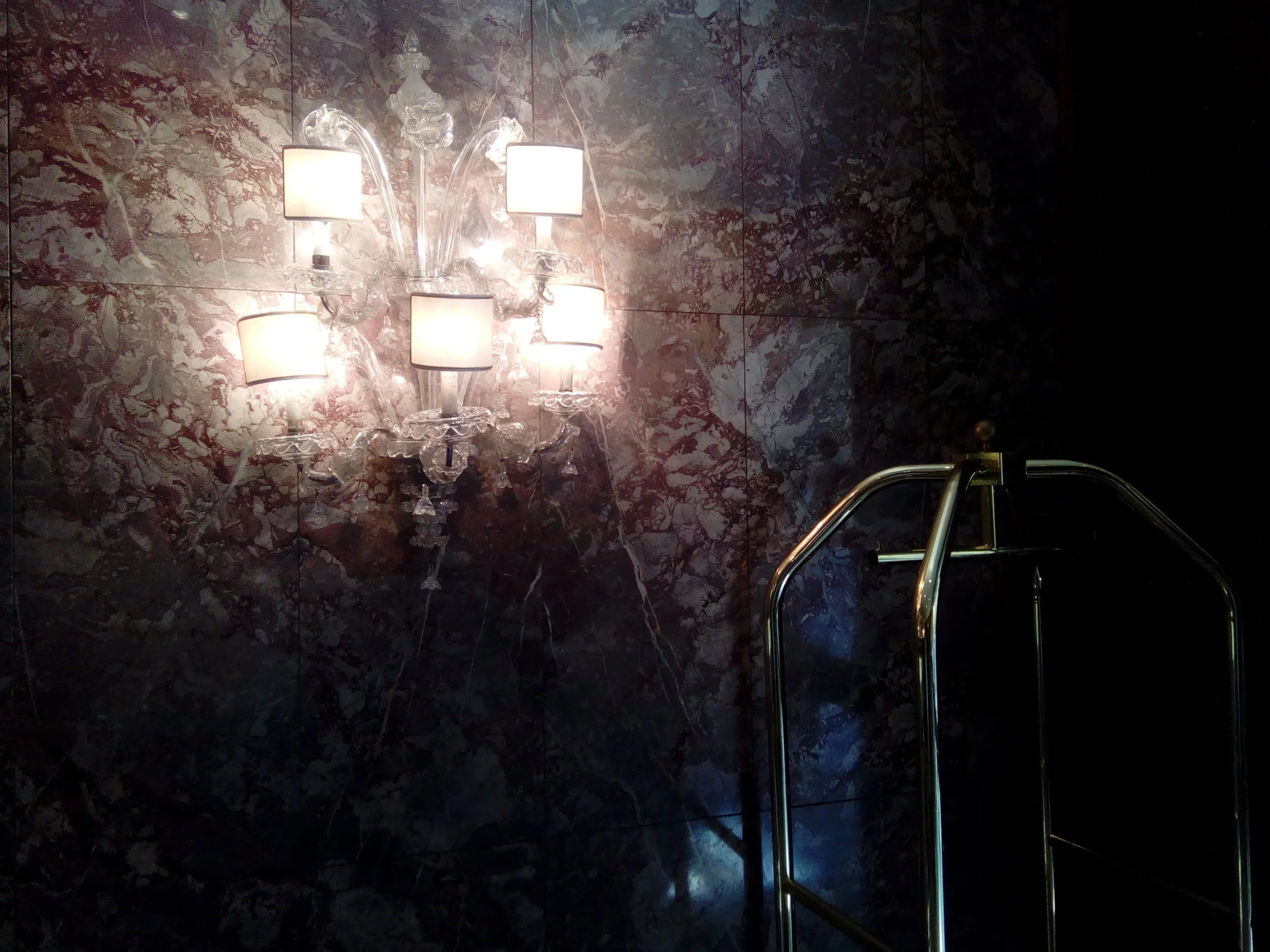 hk 14 light and luggage cart.jpg
