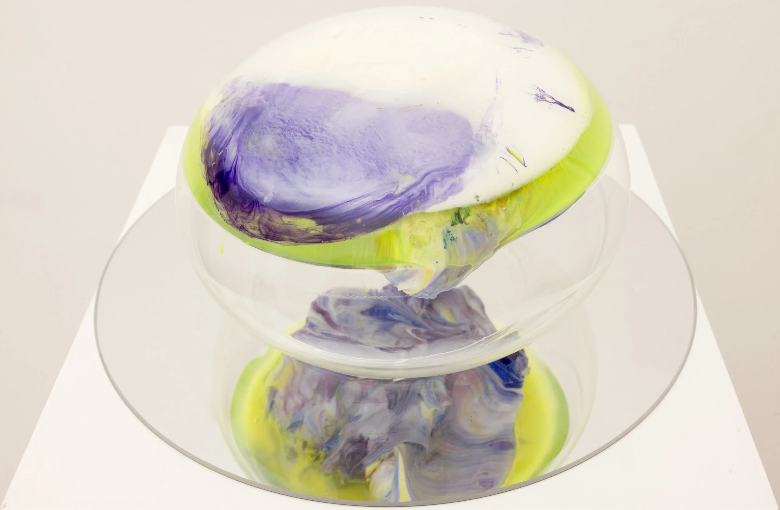 Monade, resina, vetro,colore a olio e siliconi, 25x15 cm, 2017 (Courtesy Abc Arte)