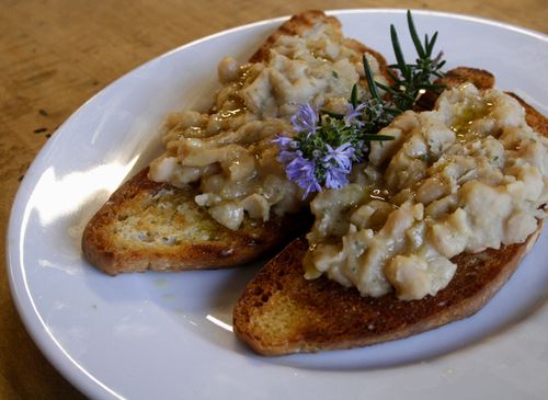 Bruschetta with rosemary | EAT.PRAY.MOVE Yoga Retreats | Tuscany, Italy