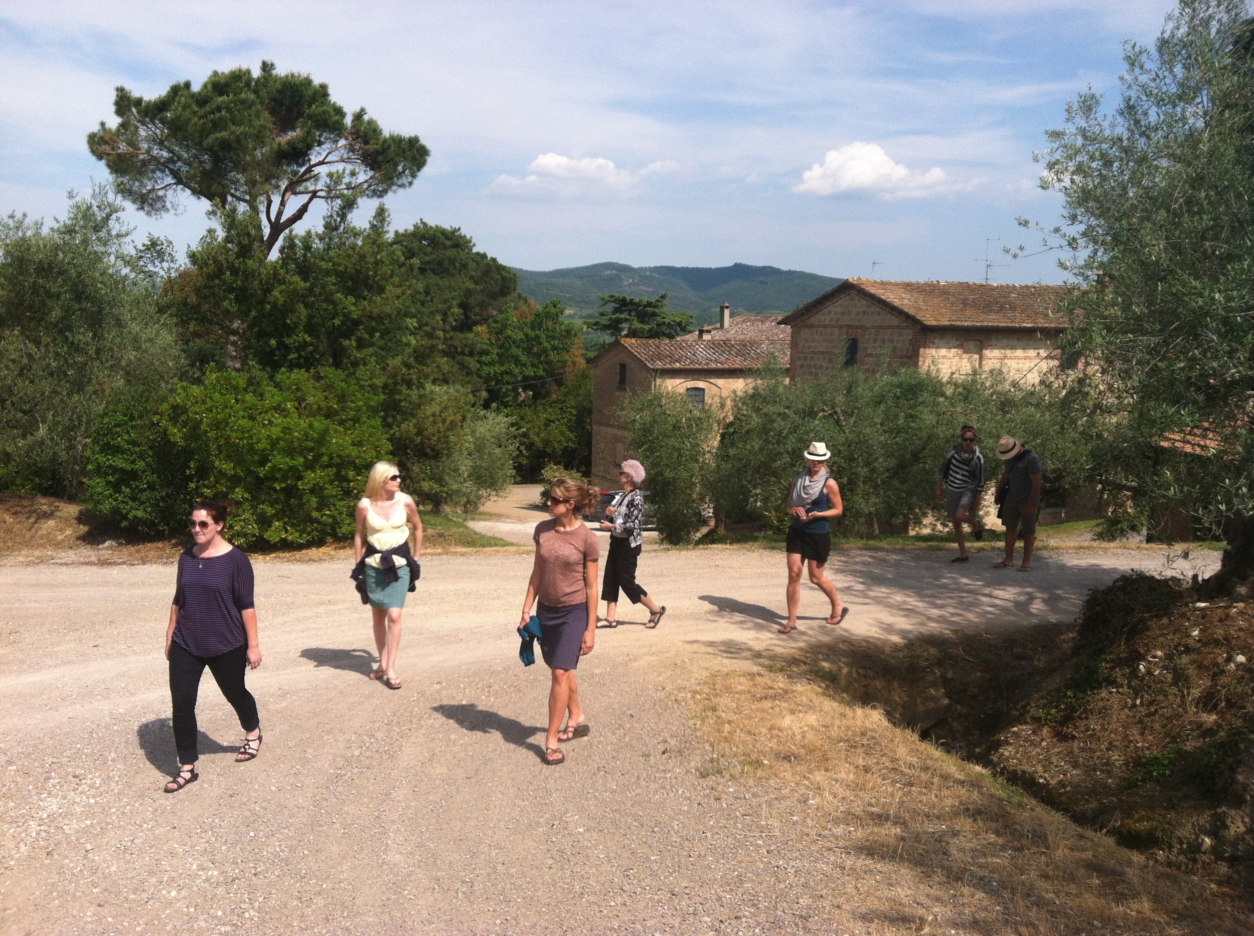 Guests strolling the hillside | EAT.PRAY.MOVE Yoga Retreats | Tuscany, Italy