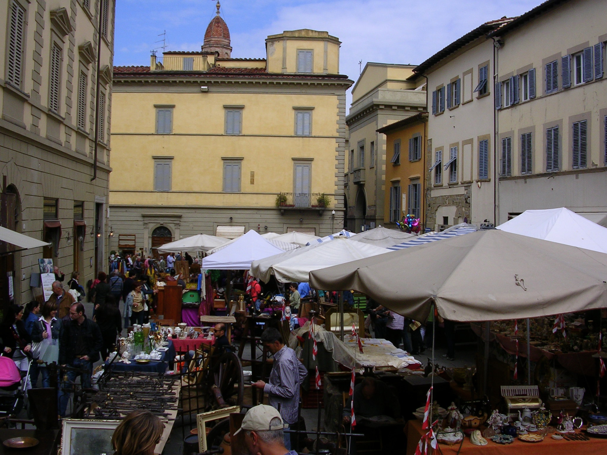 A local street market  | EAT.PRAY.MOVE Yoga Retreats | Tuscany, Italy