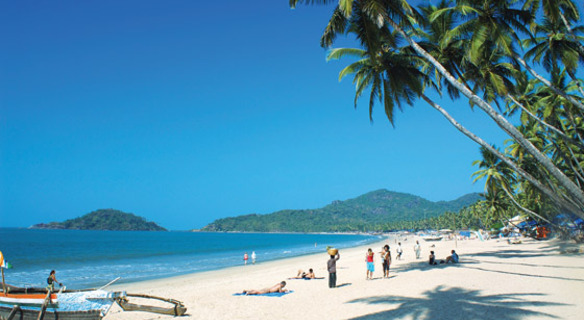 Blue skies and warm sand | EAT.PRAY.MOVE Retreats | Goa, India