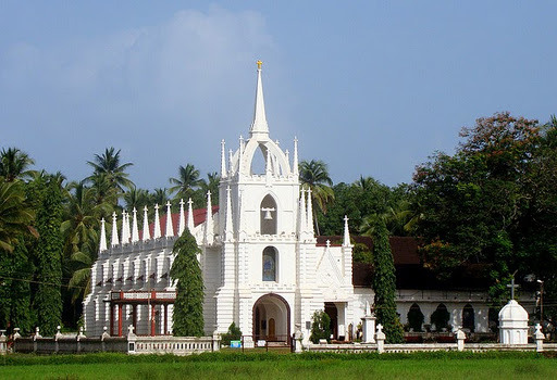 White temple with detailed spires | EAT.PRAY.MOVE Retreats | Goa, India