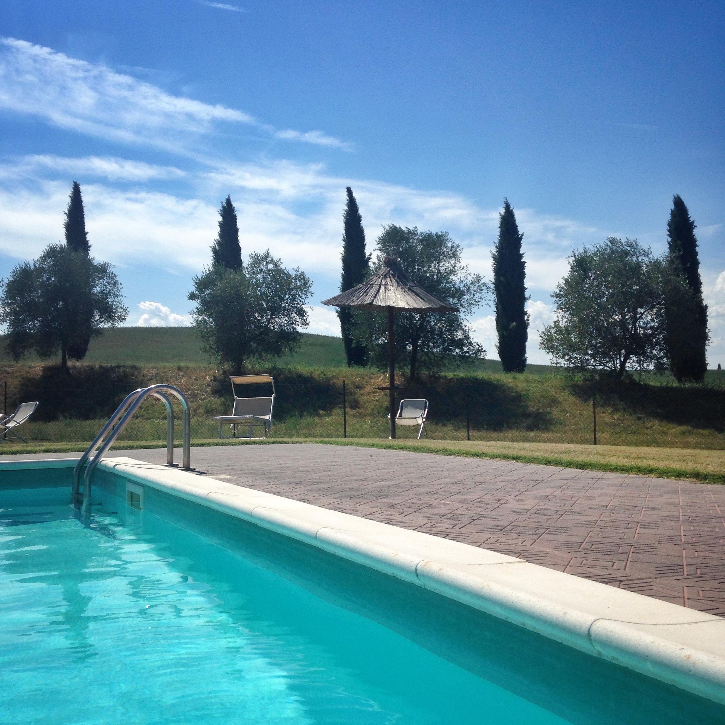 Take a dip in the pool Siliano Alto | EAT.PRAY.MOVE Yoga Retreats | Tuscany, Italy