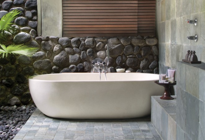 Luxury bathtubs at the hotel | EAT.PRAY.MOVE Yoga | Bali, Indonesia