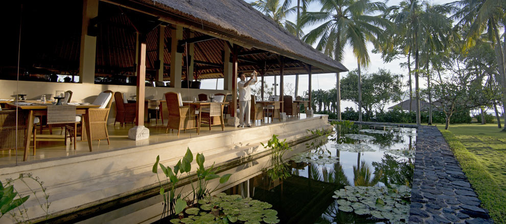 Lunch by a lotus pond | EAT.PRAY.MOVE Yoga | Bali, Indonesia