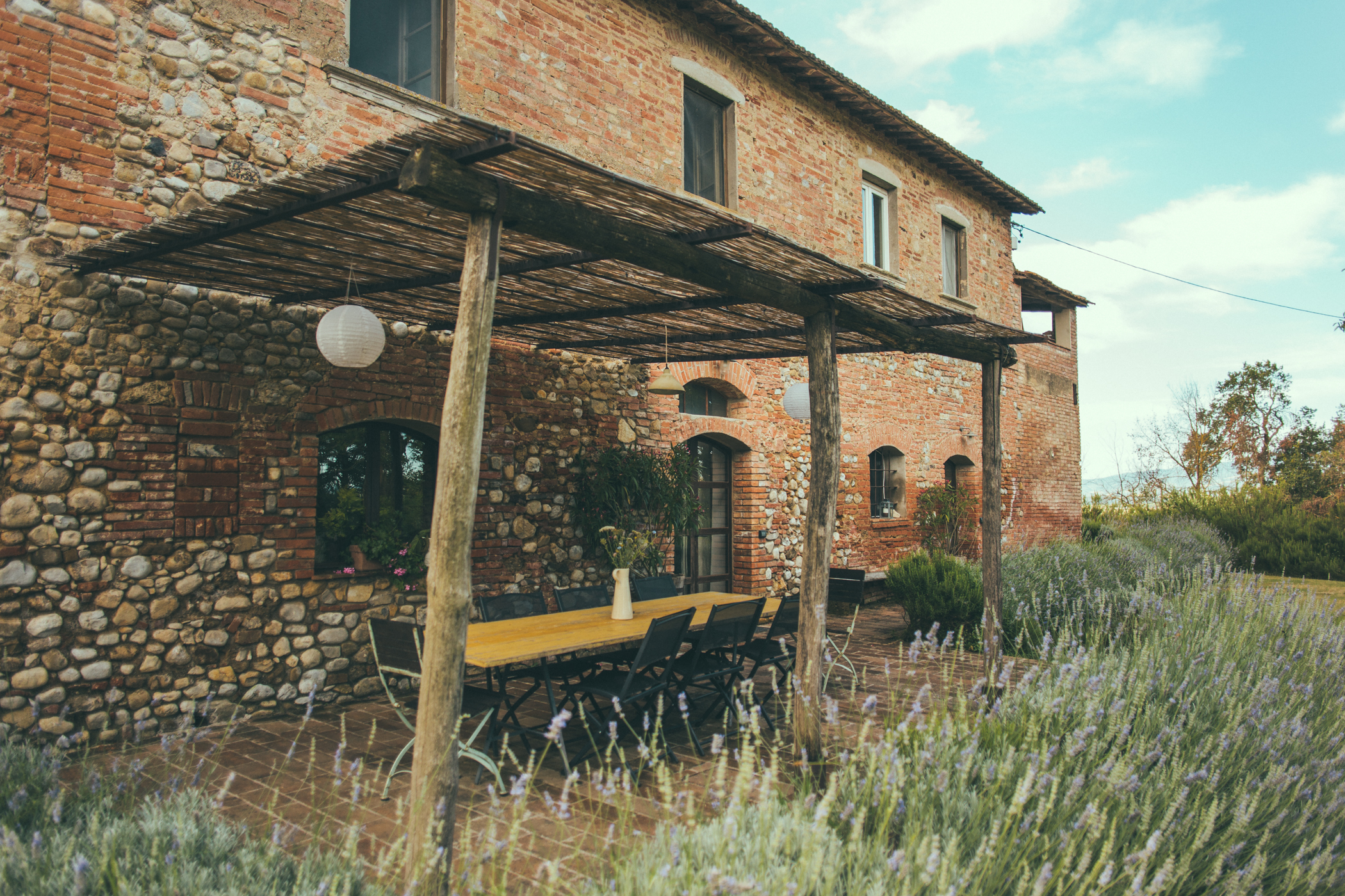 The dining patio Siliano Alto | EAT.PRAY.MOVE Yoga Retreats | Tuscany, Italy