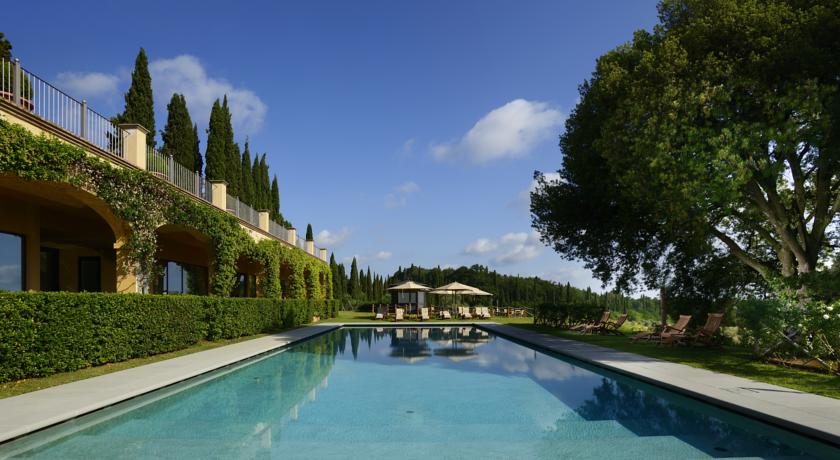 Pool views Castello del Nero | EAT.PRAY.MOVE Yoga | Chianti, Italy