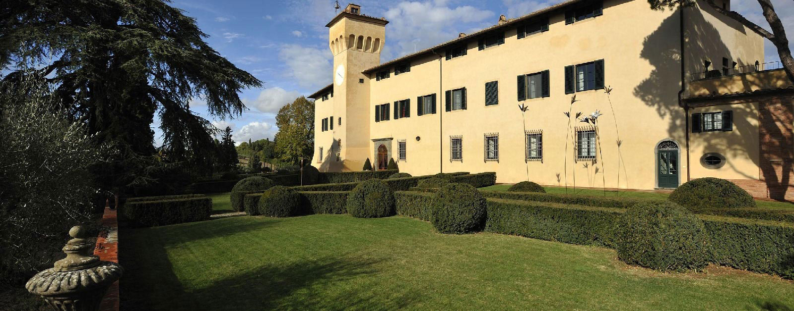 Walk the grounds Castello del Nero | EAT.PRAY.MOVE Yoga | Chianti, Italy