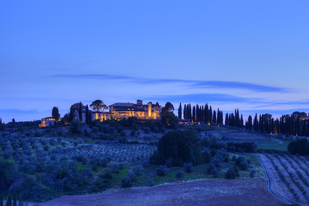 Evening lights Castello del Nero | EAT.PRAY.MOVE Yoga | Chianti, Italy