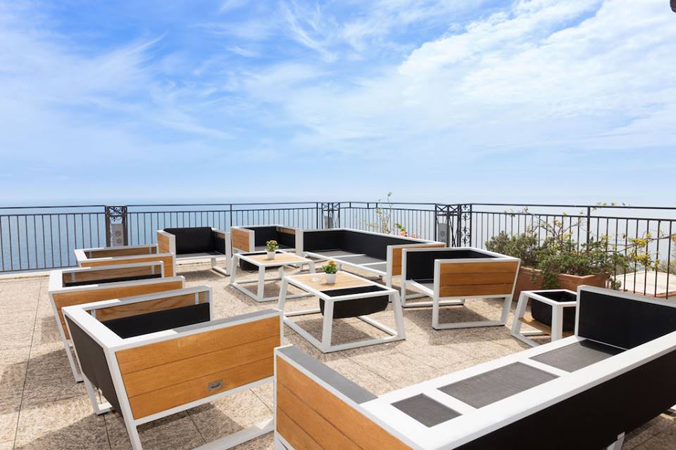 Open air lounge Hotel Margherita | EAT.PRAY.MOVE Yoga Retreats | Amalfi Coast, Italy
