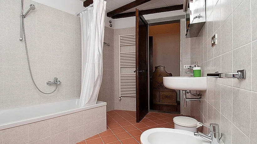 020-Bathroom-2-2.jpg