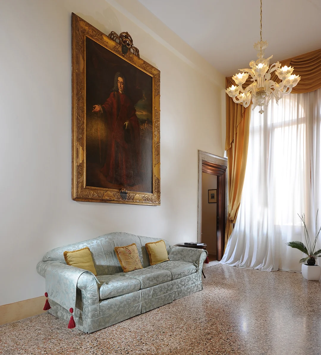Hotel room lounge space Palazzo Vitturi EAT.PRAY.MOVE Yoga | Venice, Italy